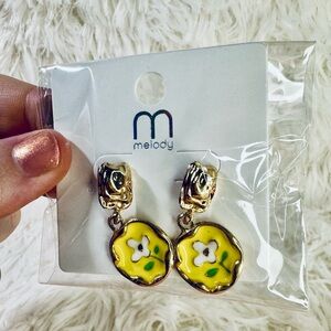 Melody Yellow With White Flower Enamel Cottagecore earrings Gold Tone